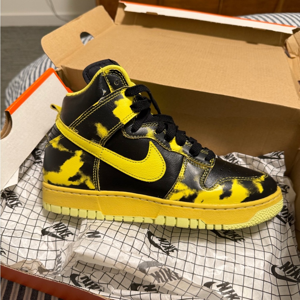 NWT. Nike Dunk Hi 1985 SP. Black and Yellow High-Tops. Acid Wash
